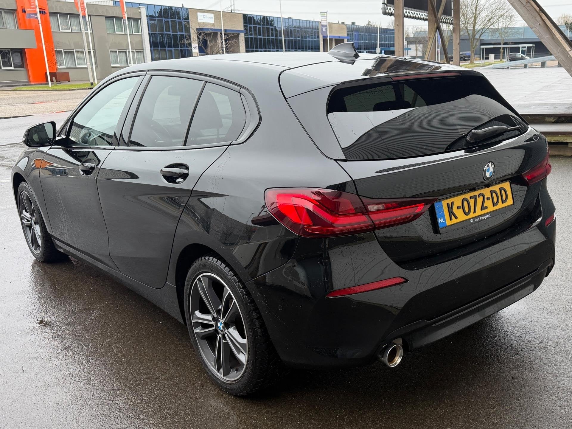 BMW 1-serie 118i High Executive Edition CARPLAY/DIGITALDASH/, Dealer onderhouden, 136 pk, Gebruikt, Zwart