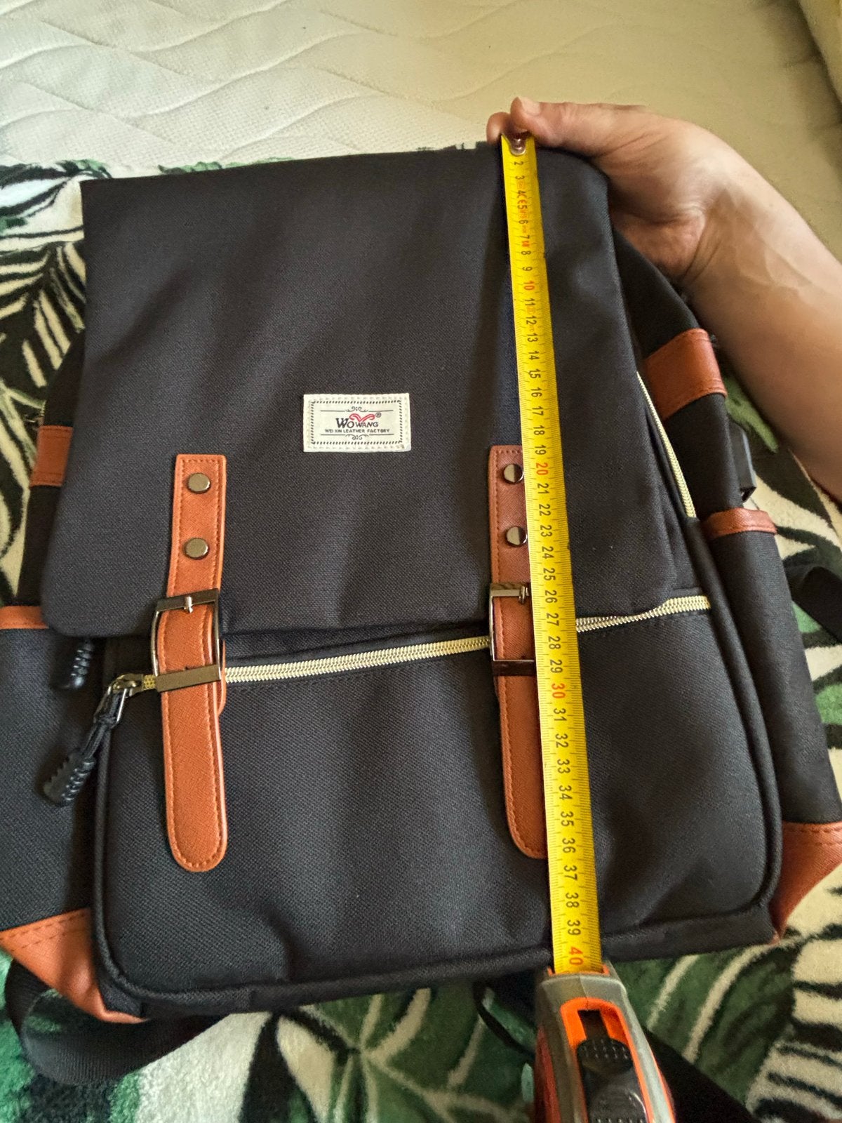 Nieuwe Zwarte Rugzak met Bruine Details, Overige merken, 25 tot 40 cm, Nieuw, Ophalen of Verzenden