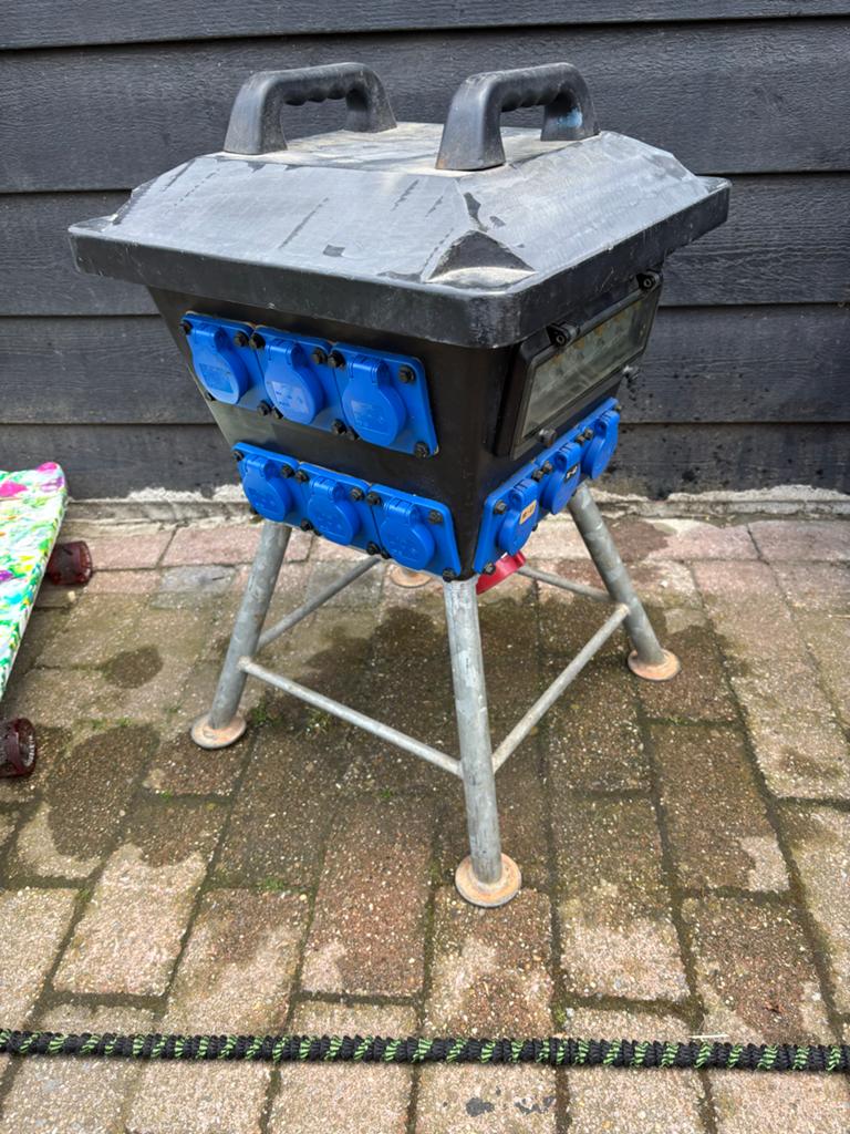 Vello Straatkast / Bouwstroomkast met diverse aansluitingen, Doe-het-zelf en Verbouw, Elektra en Kabels, Ophalen of Verzenden