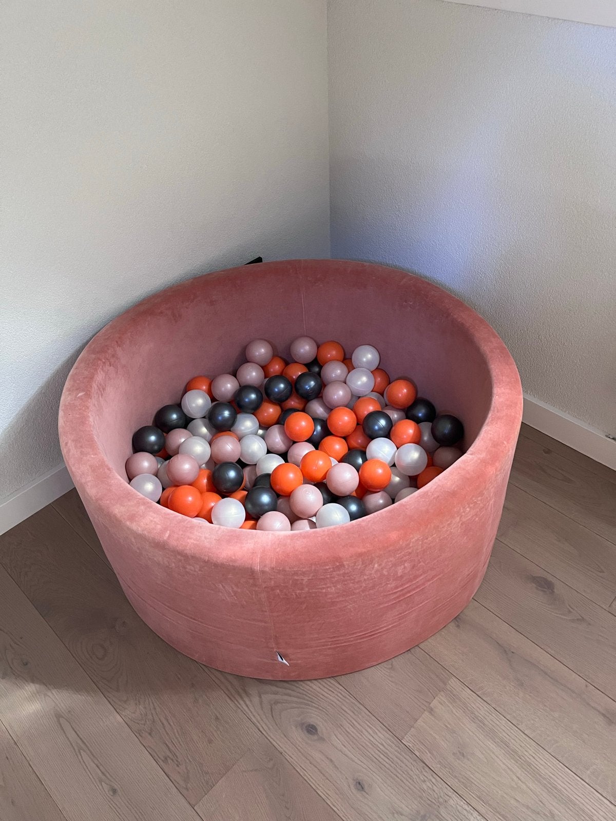 Mooie ballenbak van Moje, roze met ballen, Ophalen, Zo goed als nieuw, Overige typen