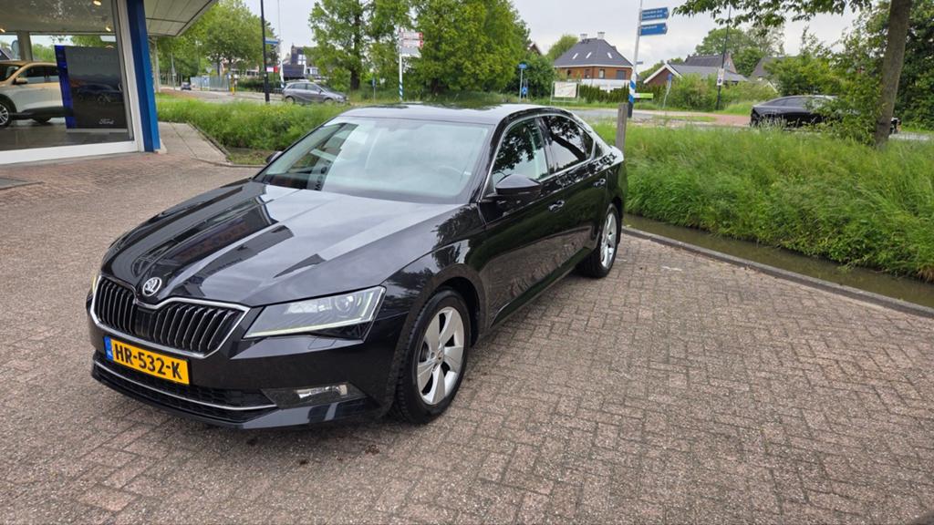 Skoda Superb 1.8 TSI 132KW Dsg-7 Nieuwe APK!, Auto's, Stof, 1800 kg, Zwart, 4 cilinders