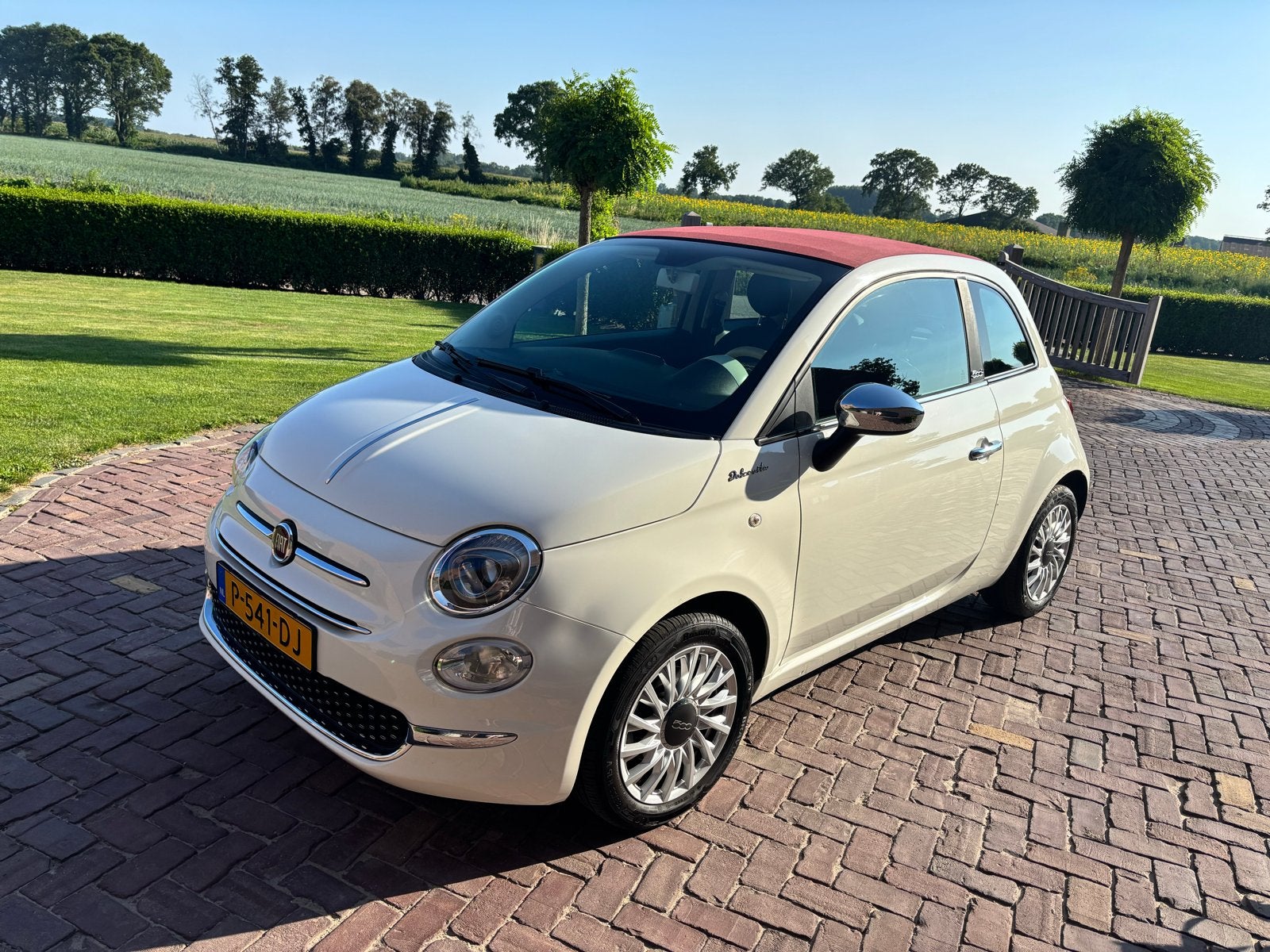 Fiat 500C 1.0 70pk Hybrid 2022 Wit, Auto's, Fiat, 40 €/maand, 4 stoelen, Wit, Origineel Nederlands
