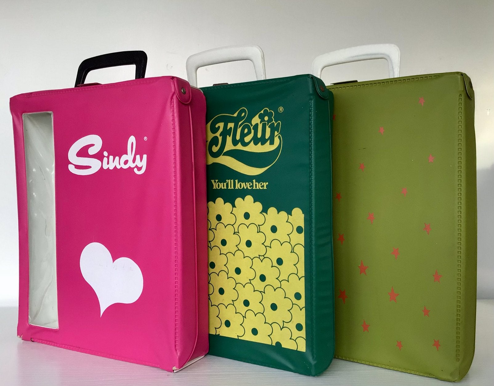 Set vintage Barbie, Sindy, Fleur koffertjes samen €10,00, Ophalen of Verzenden, Gebruikt, Accessoires