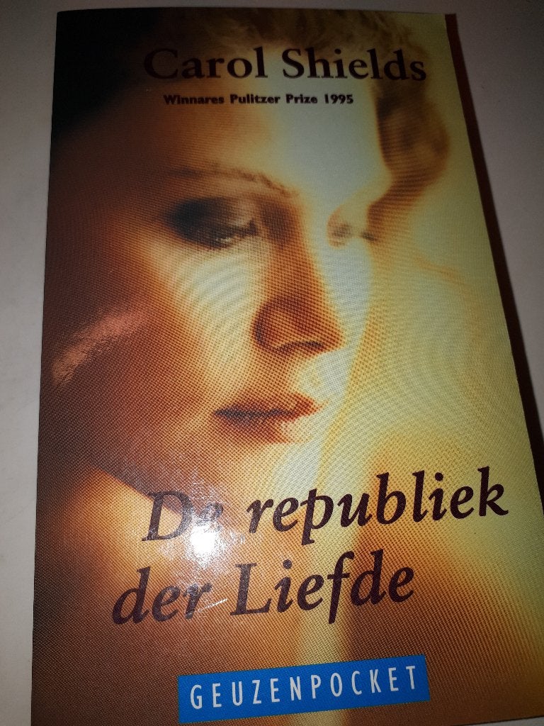 De republiek der liefde - Carol Shields, Ophalen of Verzenden, Gelezen