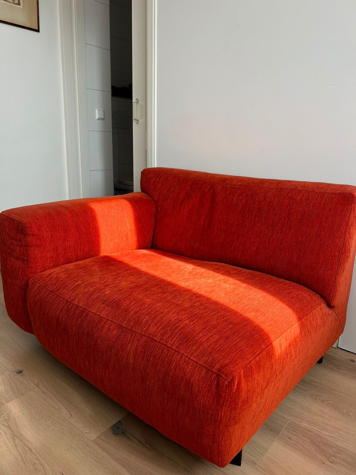 Bank / sofa / fauteuil in rood oranje kleur, Ophalen, Tweepersoons, 75 tot 100 cm, Zo goed als nieuw