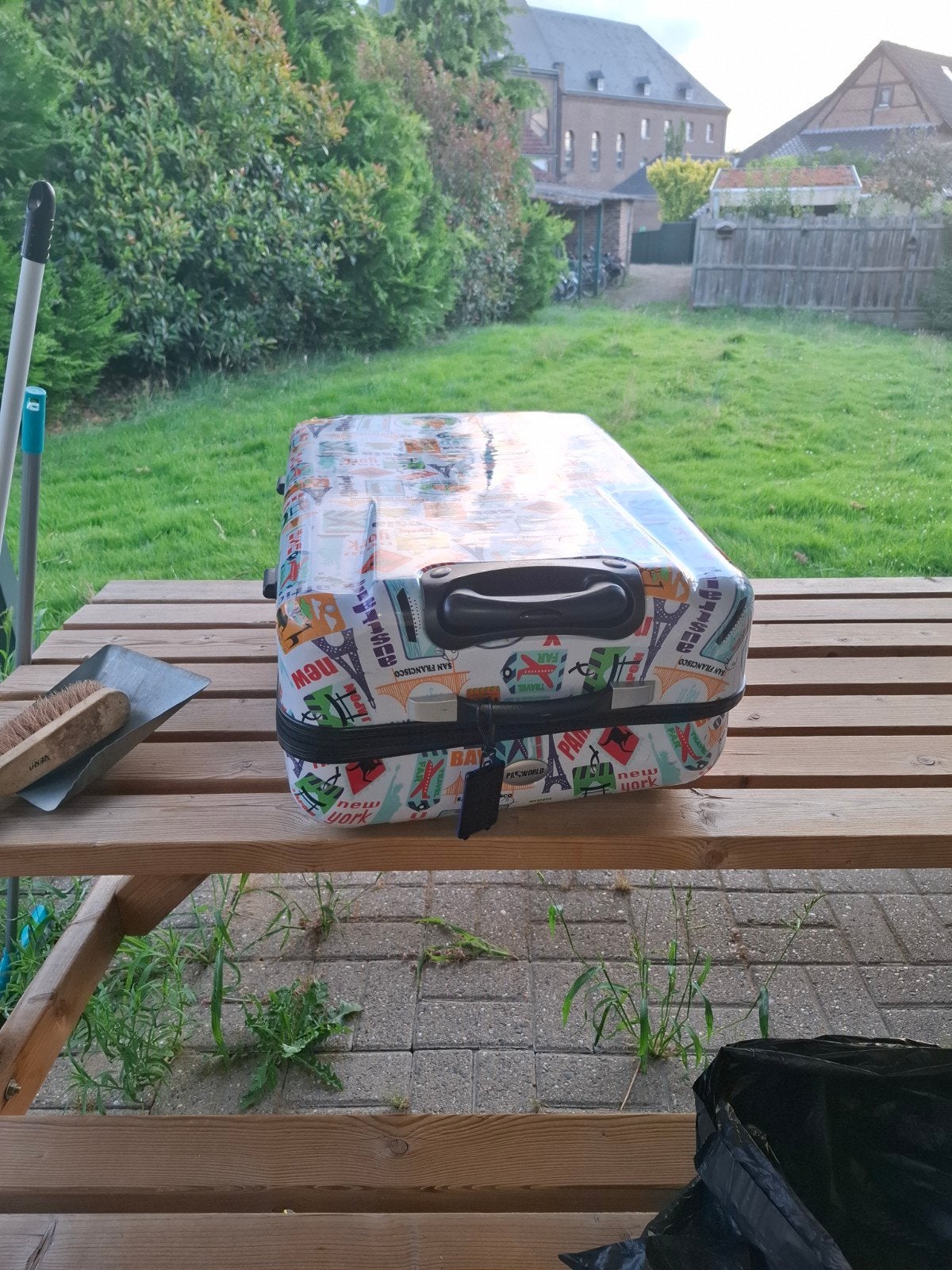 Reiskoffer met wereldsteden print, Wieltjes, Gebruikt, 50 tot 60 cm, Hard kunststof