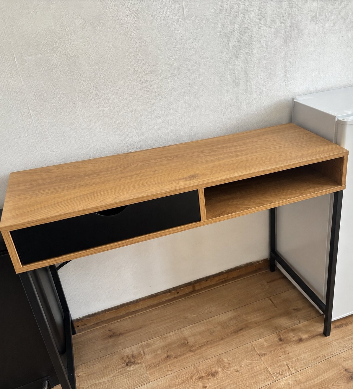 Modern bureau met lade en opbergvak - Hout en metaal, Huis en Inrichting, Bureaus, Ophalen, Gebruikt, Bruin, Computerbureau