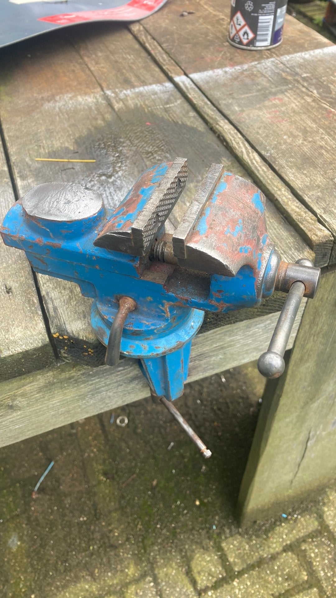 Bankschroef  v/d sieradenmaker 60 mm bekbreedte en draaibaar, Ophalen, Zo goed als nieuw, Gereedschap of Toebehoren