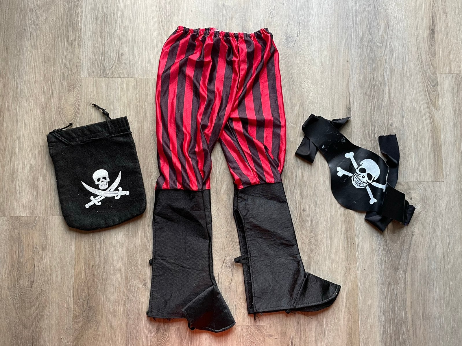 Piraten verkleedsetje met grote piratenvlag, Ophalen of Verzenden, Gebruikt, Jongen of Meisje