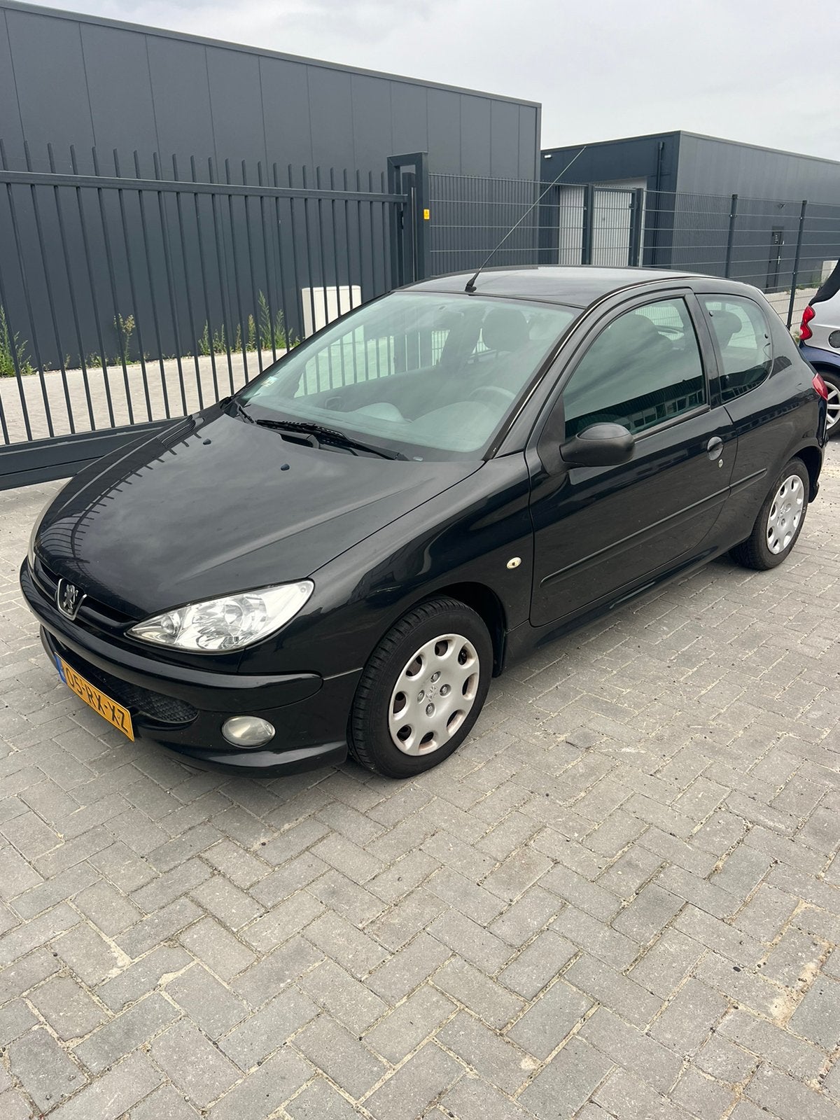 Peugeot 206 1.4 X-line 3D 2005 Airco apk, Voorwielaandrijving, 31 €/maand, 4 cilinders, Zwart