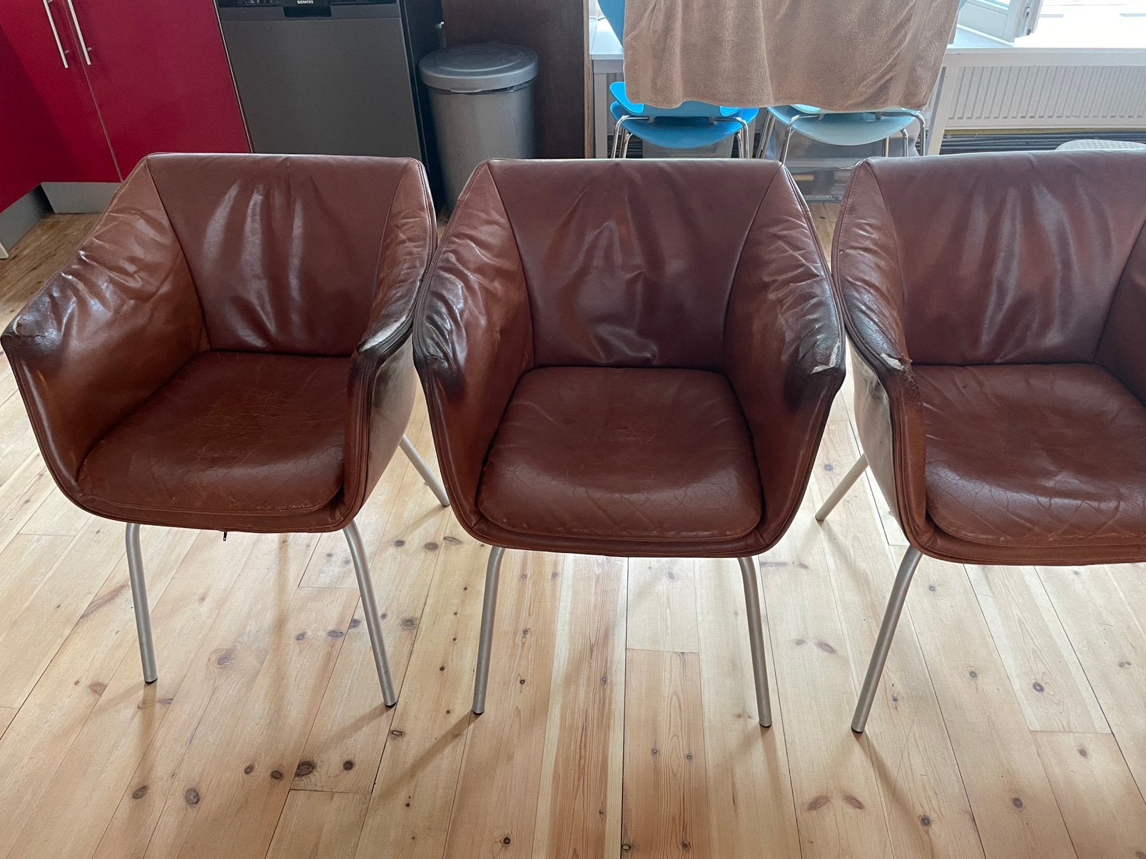 Design Gerard van den Berg kuipstoeltjes beschadigd leer, Ophalen, Gebruikt, Leer, Nederlands design