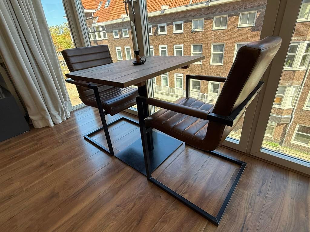 Eetset: 2 Sturdy lederen stoelen & Eiken eettafel (Goossens), 50 tot 100 cm, Eikenhout, Tot twee personen, 50 tot 100 cm