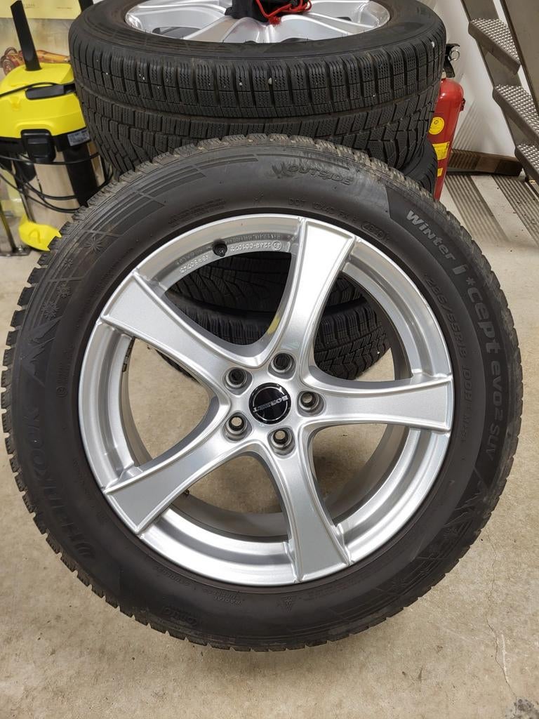 Wielenset met Hankook winterbanden, Auto-onderdelen, Banden en Velgen, Ophalen, 18 inch, Gebruikt, Banden en Velgen