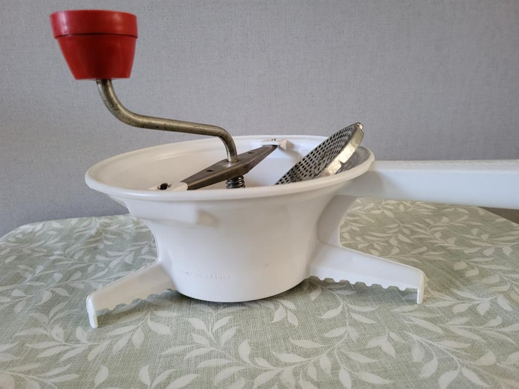 Moulinex Zeef - Vintage Keukenhulp met 2 Schijven, Kunststof, Ophalen of Verzenden, Wit, Overige merken