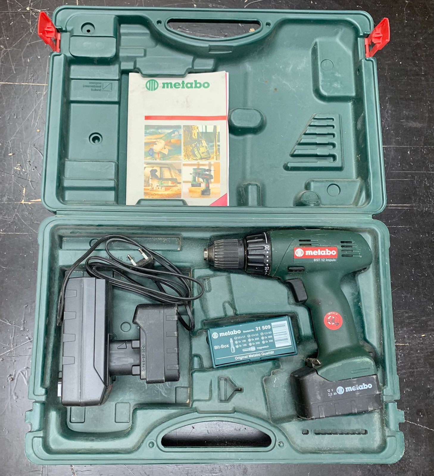 Metabo schroefmachine 12V incl. 2 accu’s, bitset en koffer, Ophalen, Gebruikt, Variabele snelheid, Boor- en Schroefmachine