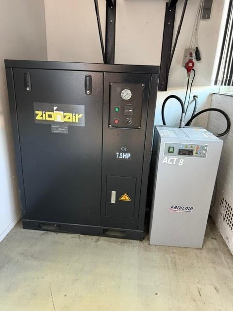 Zionair compressor 7.5 pk en droger ACT8 (ex Btw), Ophalen, 400 tot 800 liter/min, Zo goed als nieuw, Geluidgedempt