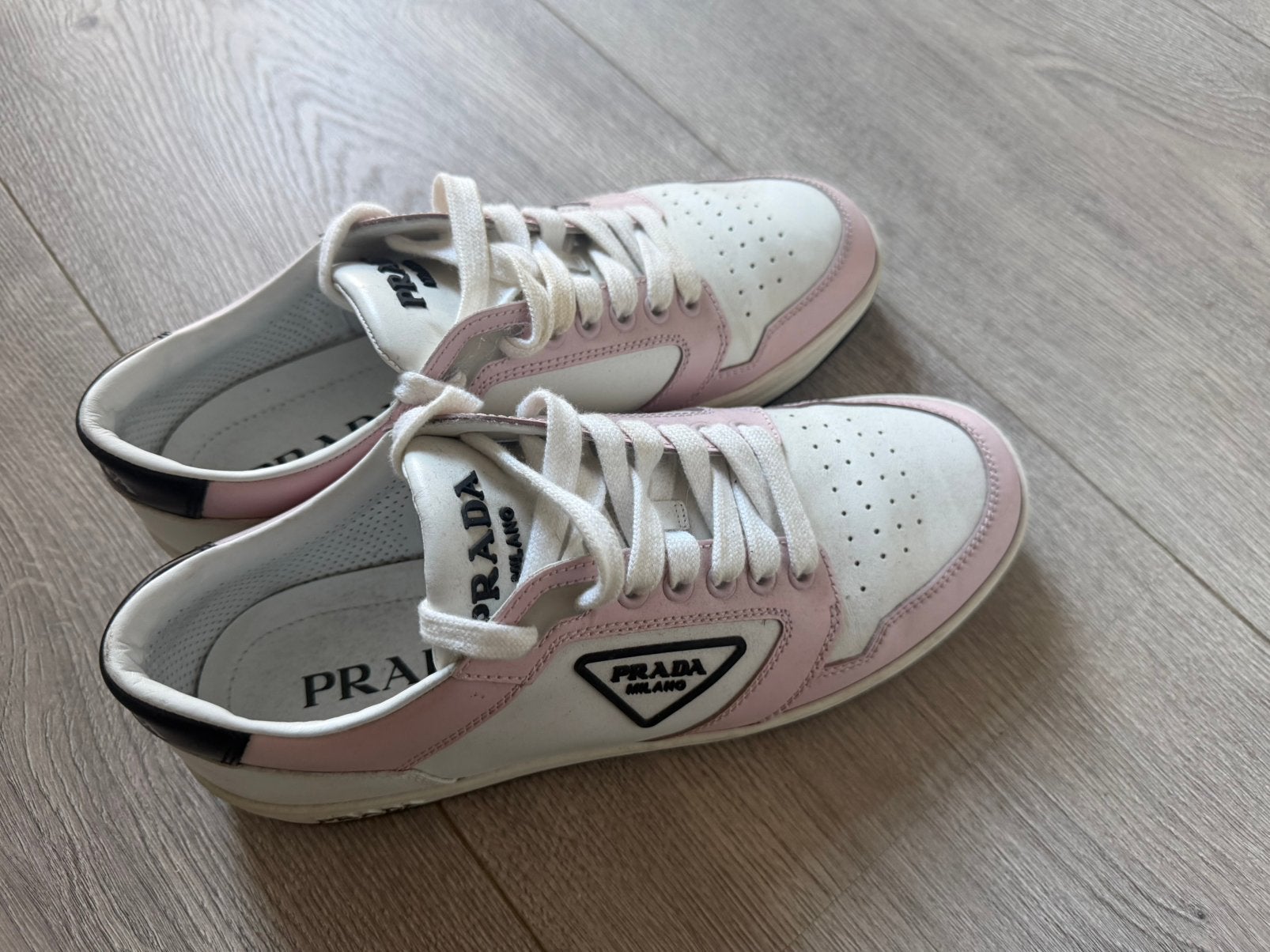 Prada schoenen, Ophalen of Verzenden, Zo goed als nieuw, Zwart, Sneakers of Gympen