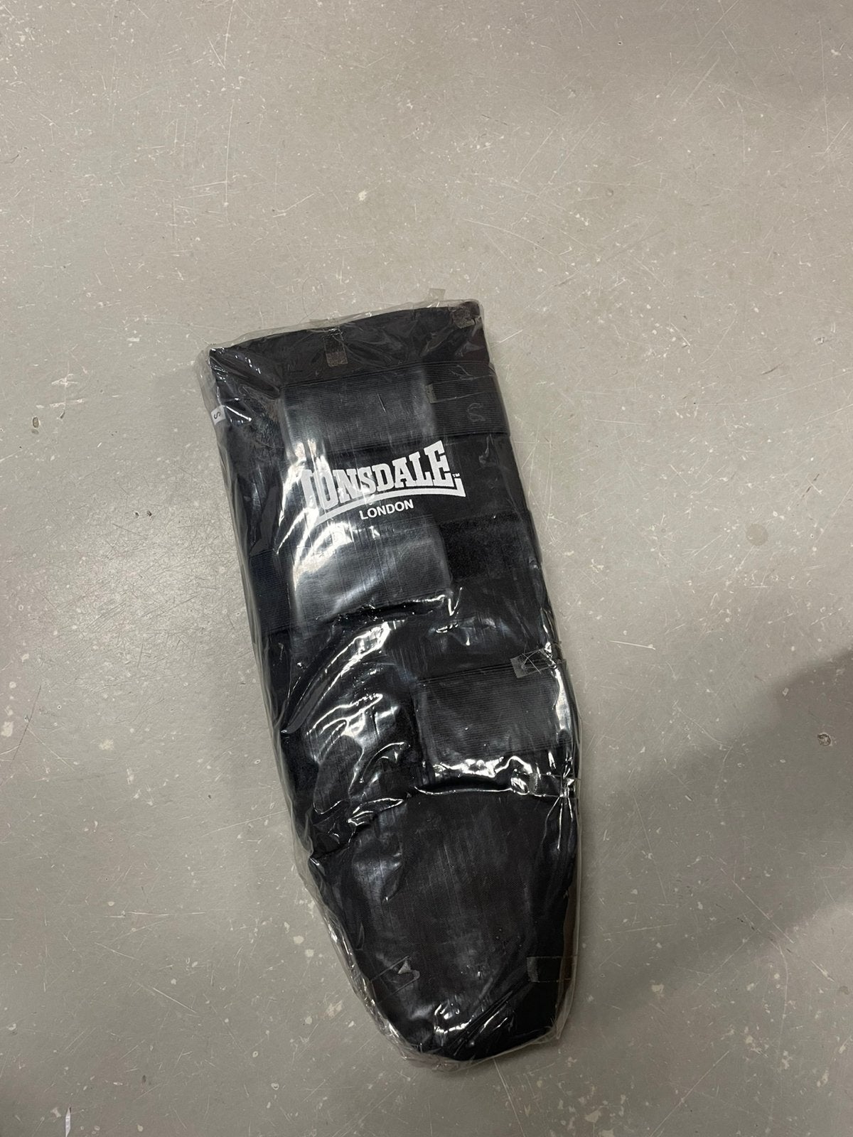 Lonsdale Scheenbeschermers Maat S - Nieuw in Verpakking, Ophalen of Verzenden, Nieuw, Boksbeschermers