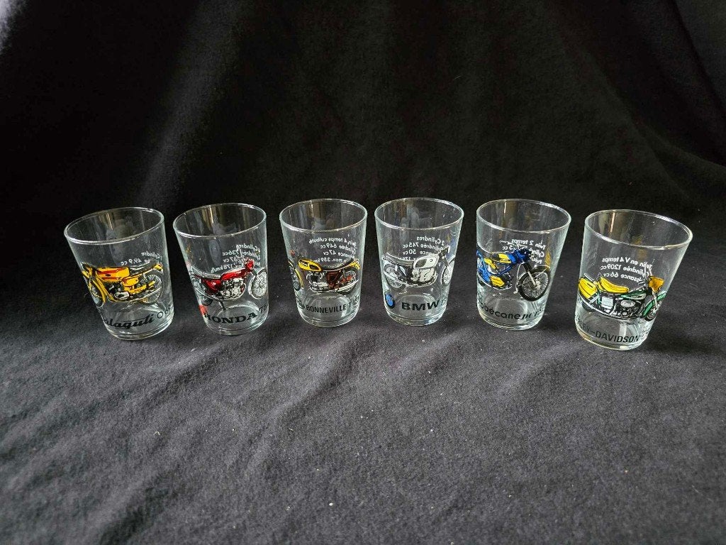 Borrelglaasjes met afbeeldingen van motoren, Verzamelen, Glas en Borrelglaasjes, -, -, Ophalen of Verzenden, Zo goed als nieuw
