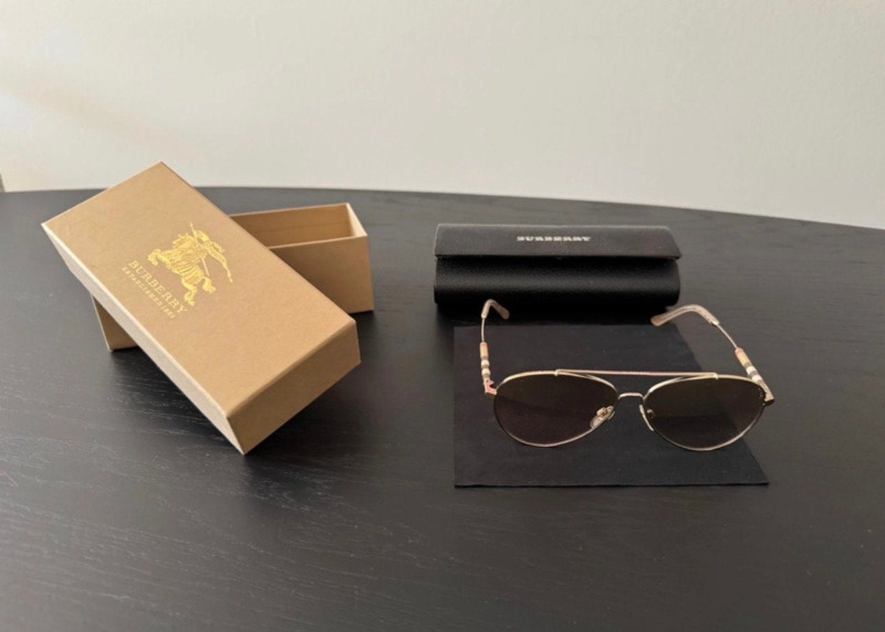Burberry Zonnebril met Originele Doos en Etui, Overige merken, Zonnebril, Bruin, Ophalen of Verzenden