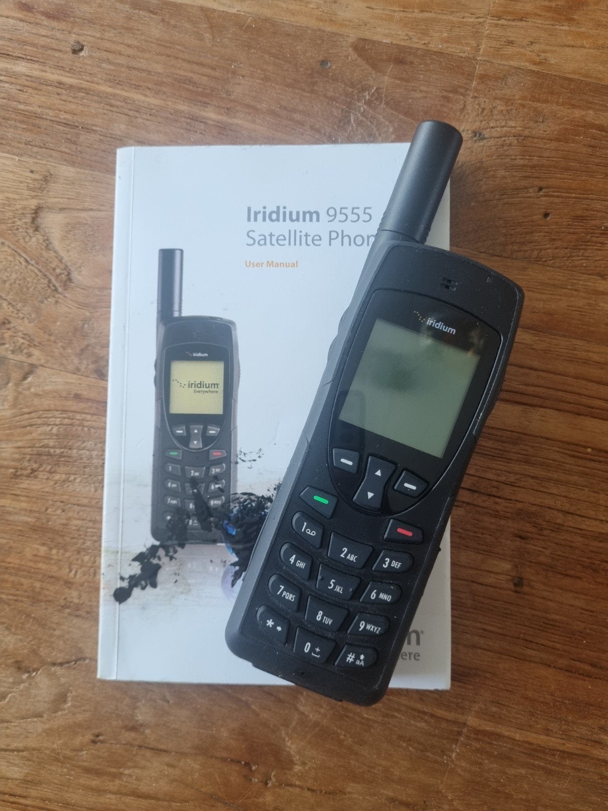 Iridium 9555 Satelliettelefoon met complete accessoireset, Info@iridium.com, Gebruikt, Geen camera, Ophalen of Verzenden