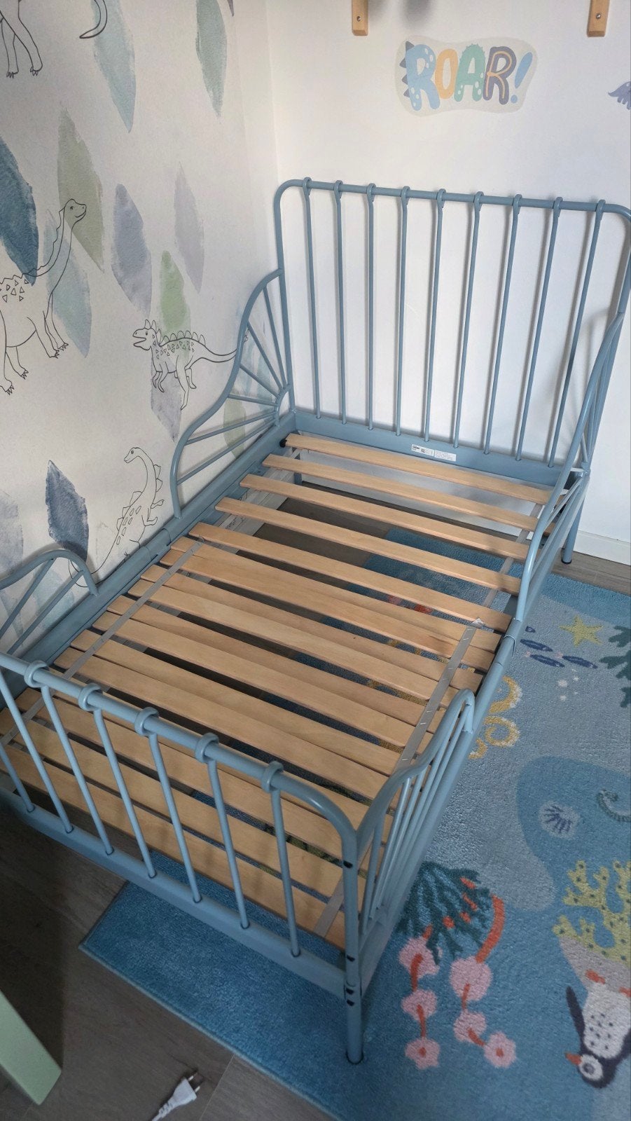 IKEA Minnen uitschuifbaar bed - lichtblauw, Huis en Inrichting, Ophalen, Eenpersoons, Blauw, Kinderbed, uitschuifbaar