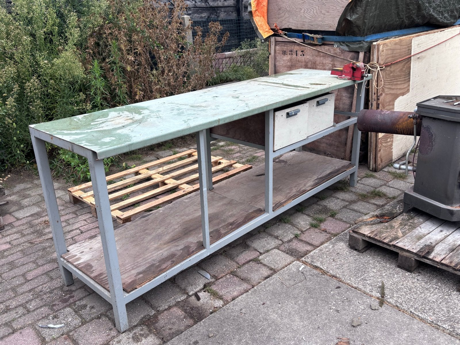 Stevige werkbank met lade en opbergplank - 250x100x70cm, Ophalen, Gebruikt, 70 tot 120 cm, Bankschroef