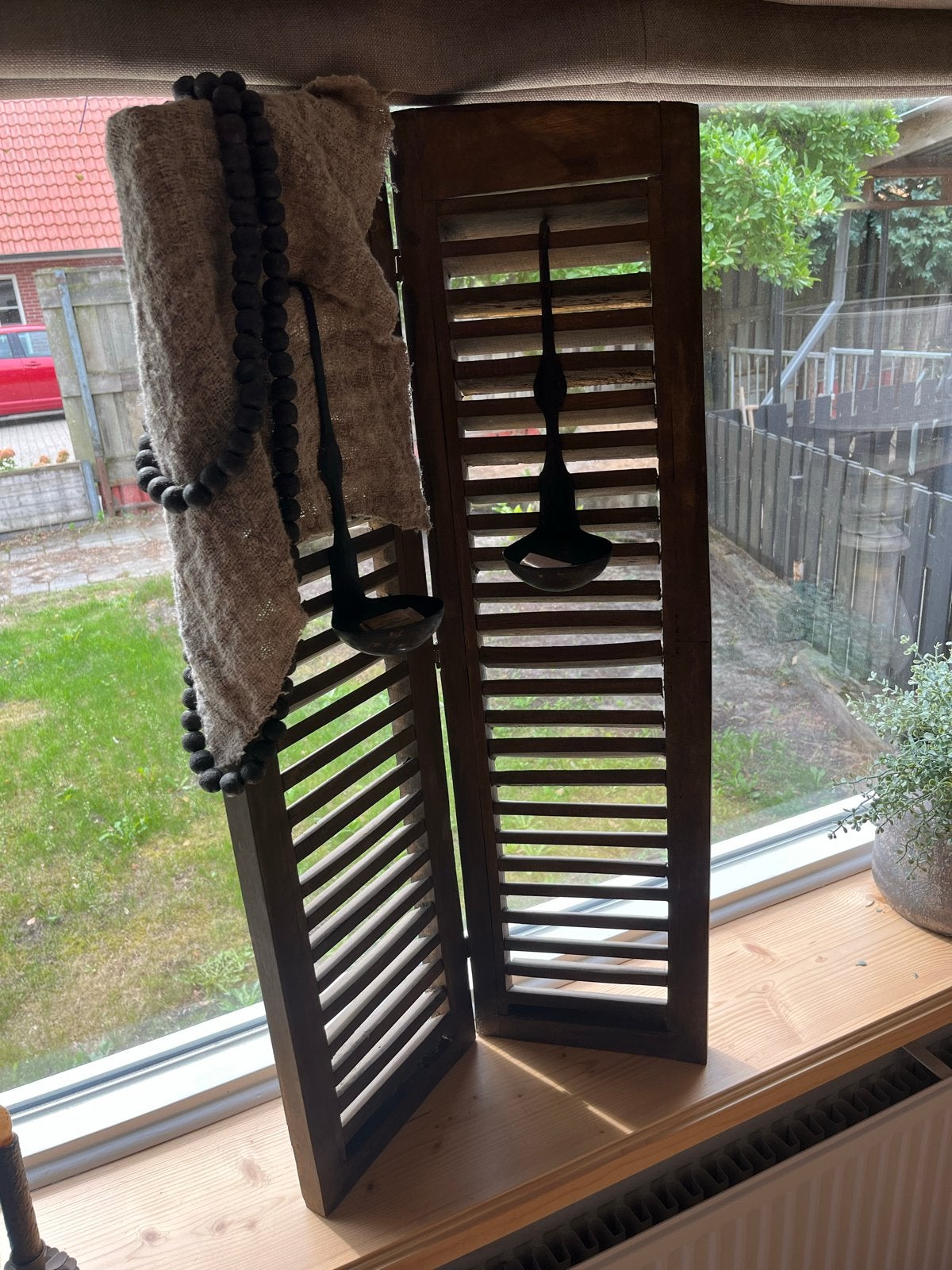 Decoratieve houten luiken met assessoires, Ophalen