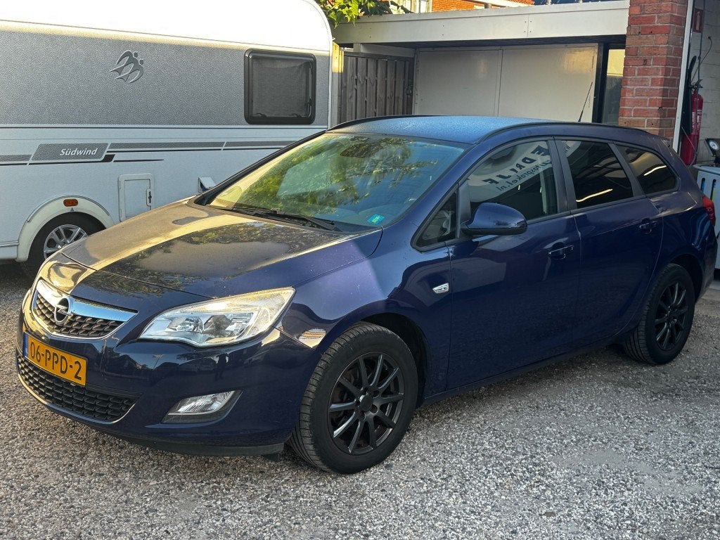 Opel ASTRA 1.4 TURBO EDITION trekhaak,airco,cruise, Voorwielaandrijving, Euro 5, Gebruikt, 4 cilinders