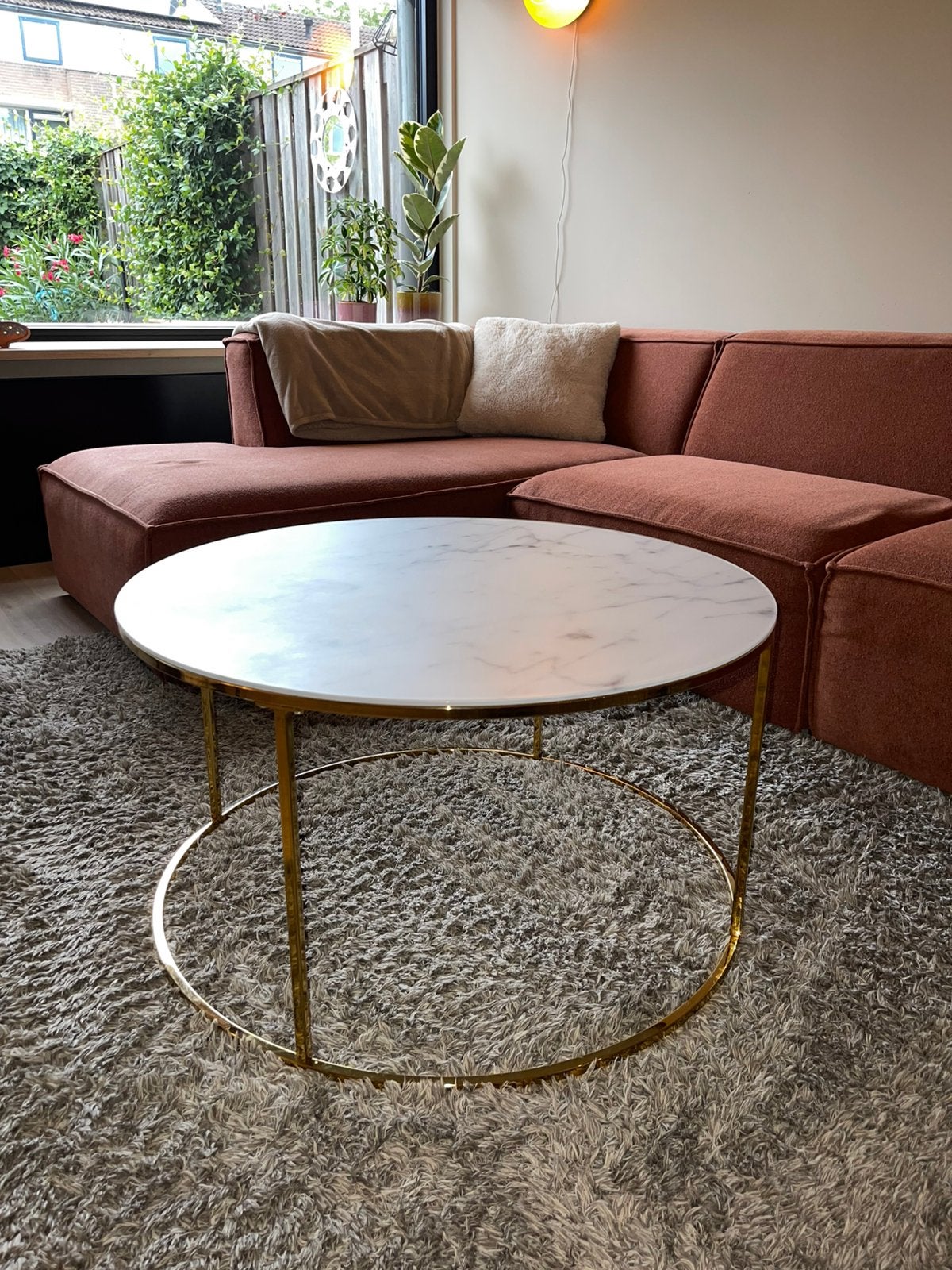 Salontafel met marmerlook glazen blad, Ophalen, Zo goed als nieuw, Rond, 50 tot 100 cm