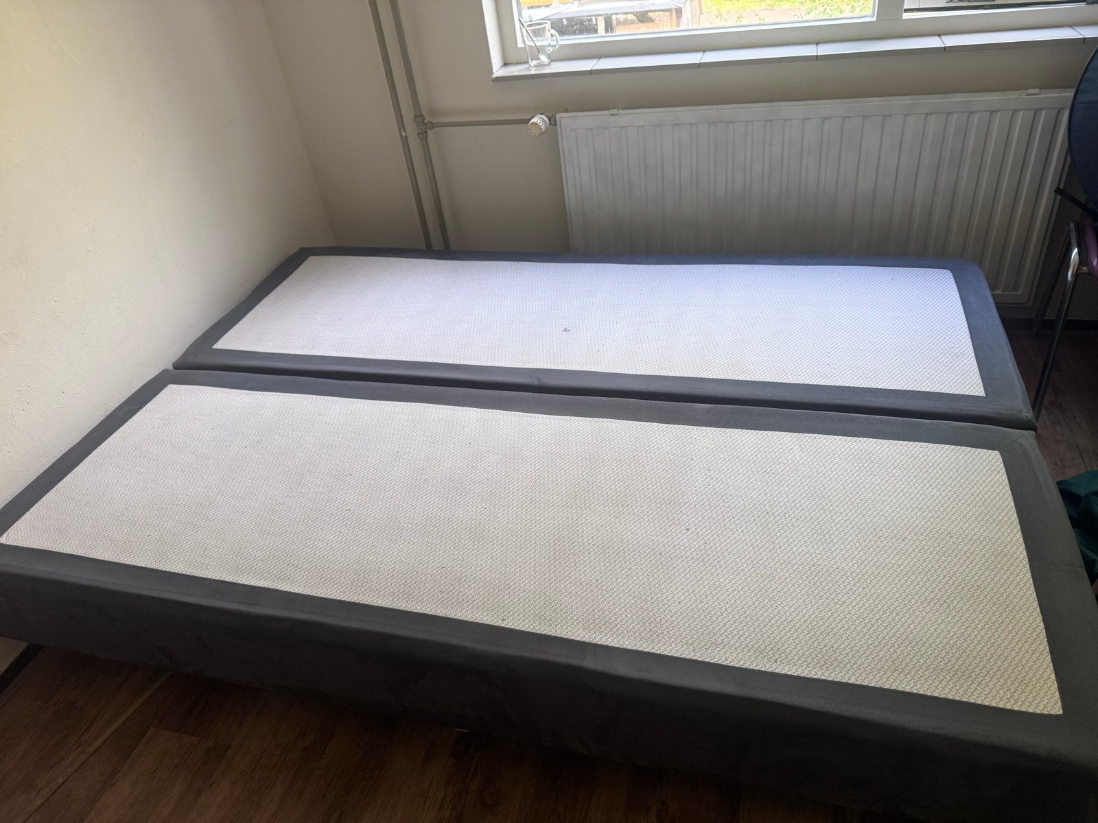 2 boxsprings (140x200) met matrassen - Uitstekende staat, Huis en Inrichting, Ophalen of Verzenden, Zo goed als nieuw, Eenpersoons