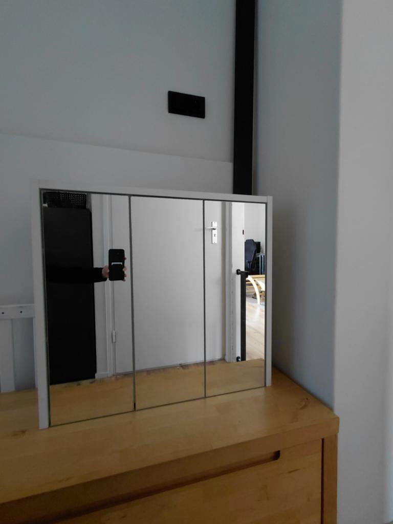 Witte, hangende spiegelkast met 3 deuren en planken, Huis en Inrichting, Badkamer | Badkamermeubels, Ophalen, 50 tot 100 cm, Minder dan 25 cm