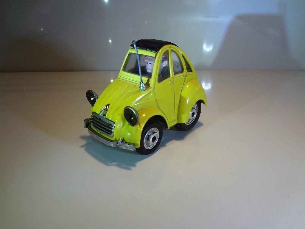 Citroen 2 CV  1:24 "Eend" POLISTIL  LE CHERI BUG  Karikatuur, Verzenden, Gebruikt, Auto, Overige merken