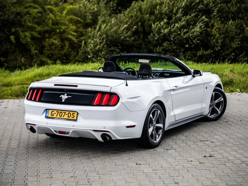 Ford Mustang Convertible 3.7 V6 305PK Automaat Camera Airco, Auto's, Automaat, Gebruikt, Euro 6, 4 stoelen