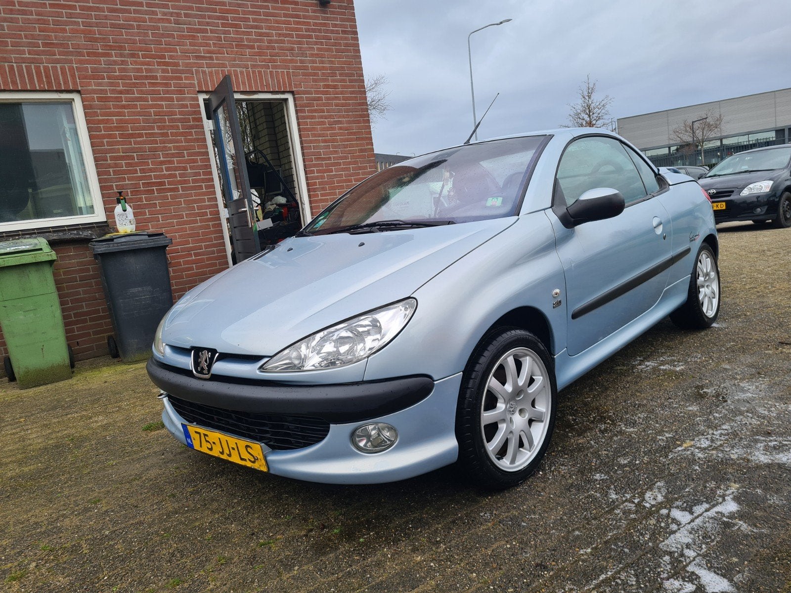 Peugeot 206 2.0 16V CC 2002 Grijs, 136 pk, 4 cilinders, Cabriolet, 4 stoelen