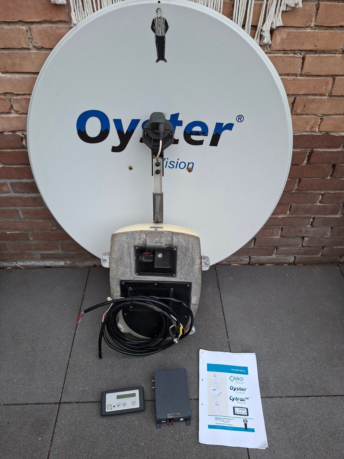 Oyster Vision III schotelantenne met bediening, Ophalen, Gebruikt, (Schotel)antenne, Overige merken