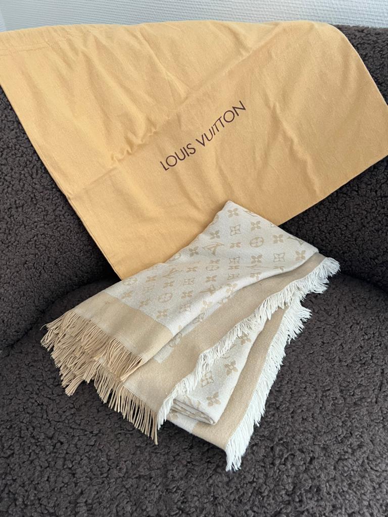 Louis Vuitton sjaal, Kleding | Dames, Mutsen, Sjaals en Handschoenen, Ophalen of Verzenden, Gedragen, Maat 46/48 (XL) of groter