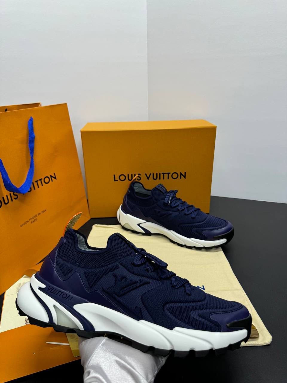 Lv sneaker laatste maten 45, Ophalen of Verzenden, Nieuw, Zwart