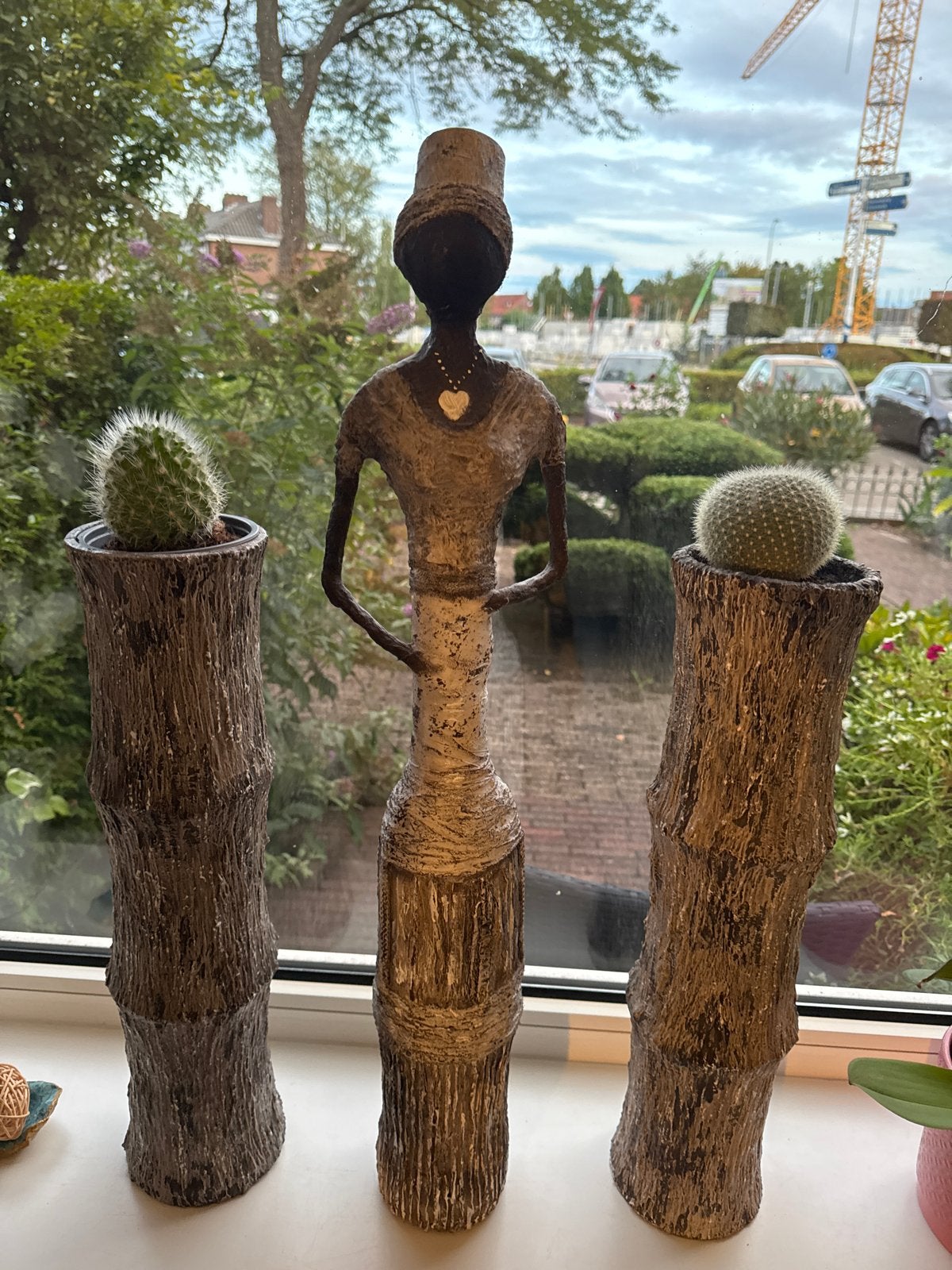 Decoratieve Afrikaanse Vrouw Beeld met Cactussen, Ophalen, Natuurlijk materiaal, Handgemaakt, 20 - 50 cm