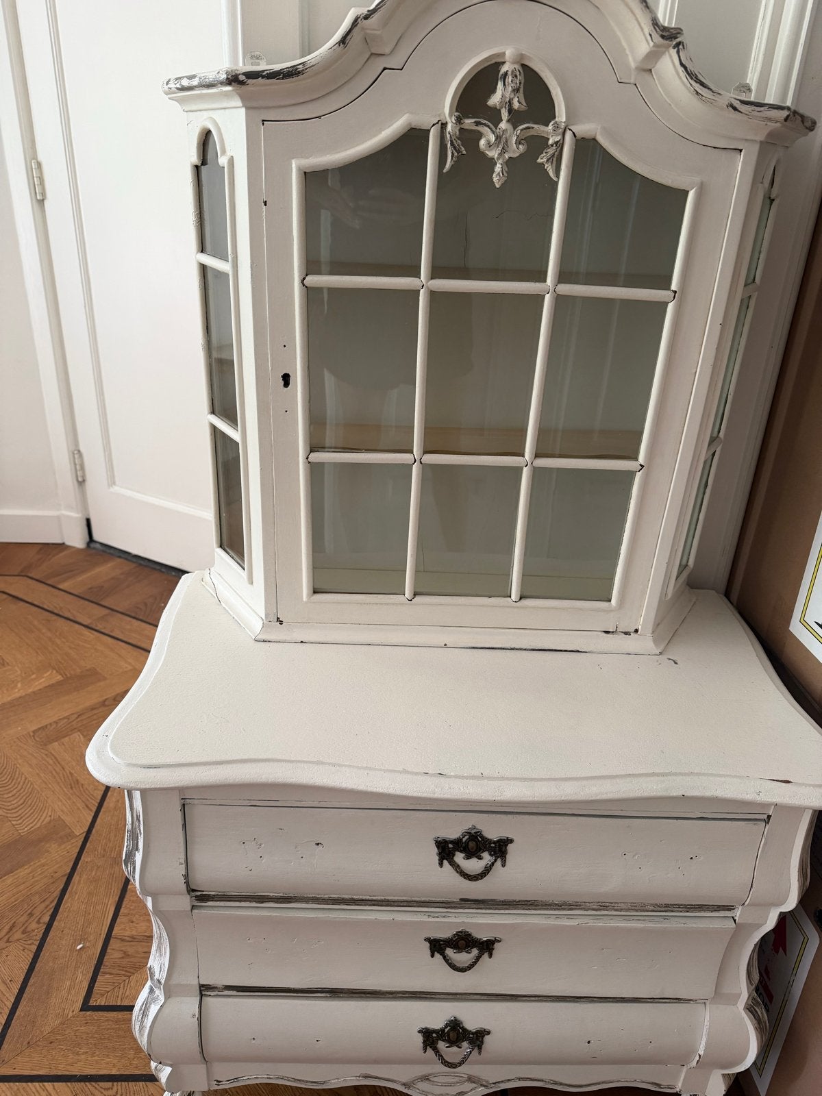 Antieke wit geschilderde vitrine en lade kast, Ophalen