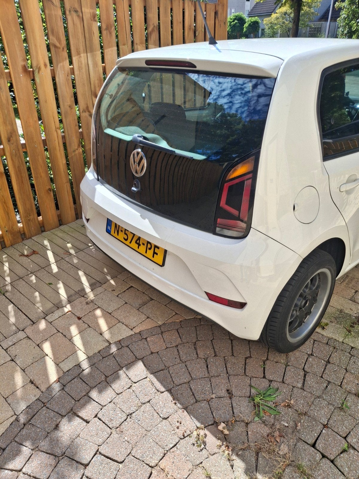 Foto 4 van Volkswagen up! 1.0 75PK 5D 2018 Wit