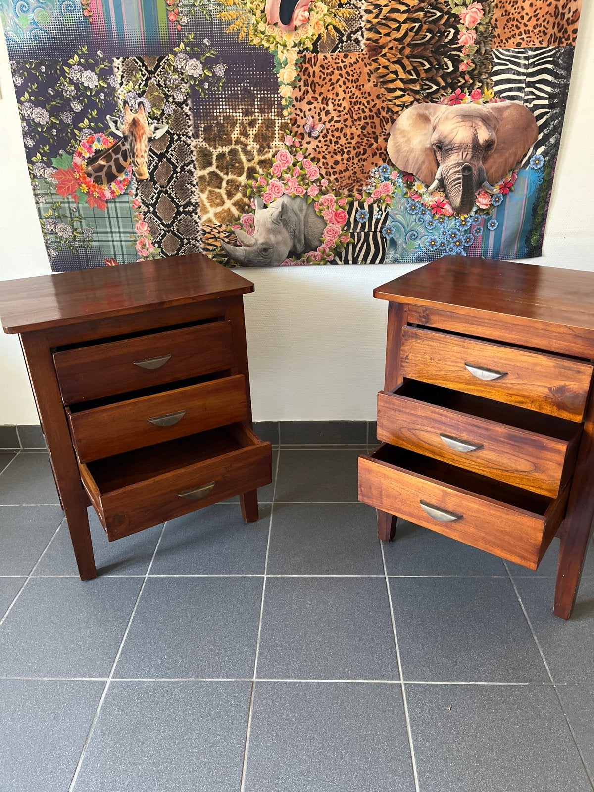 Set van 2 massief houten nachtkastjes met 3 lades, Antiek en Kunst, Ophalen