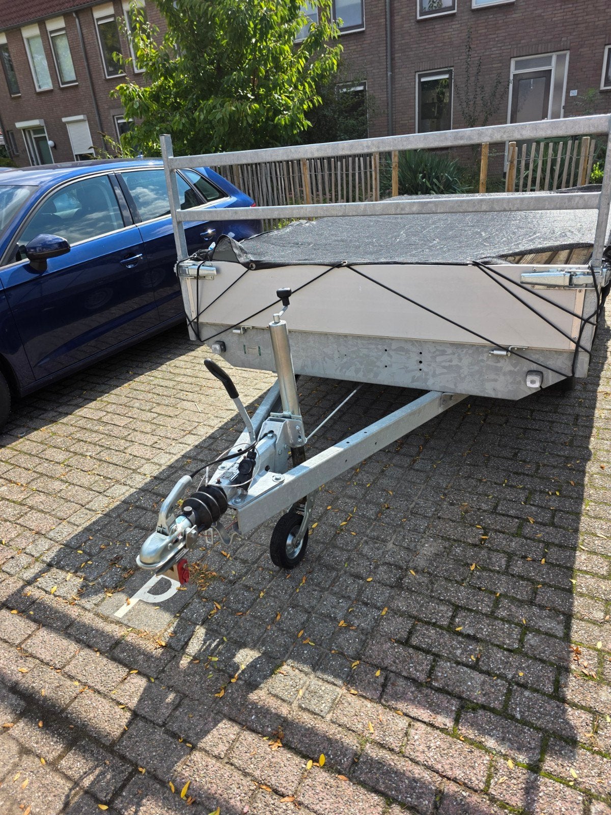 Robuuste Eduard aanhangwagen met voorrek en dubbele as, Ophalen, Zo goed als nieuw
