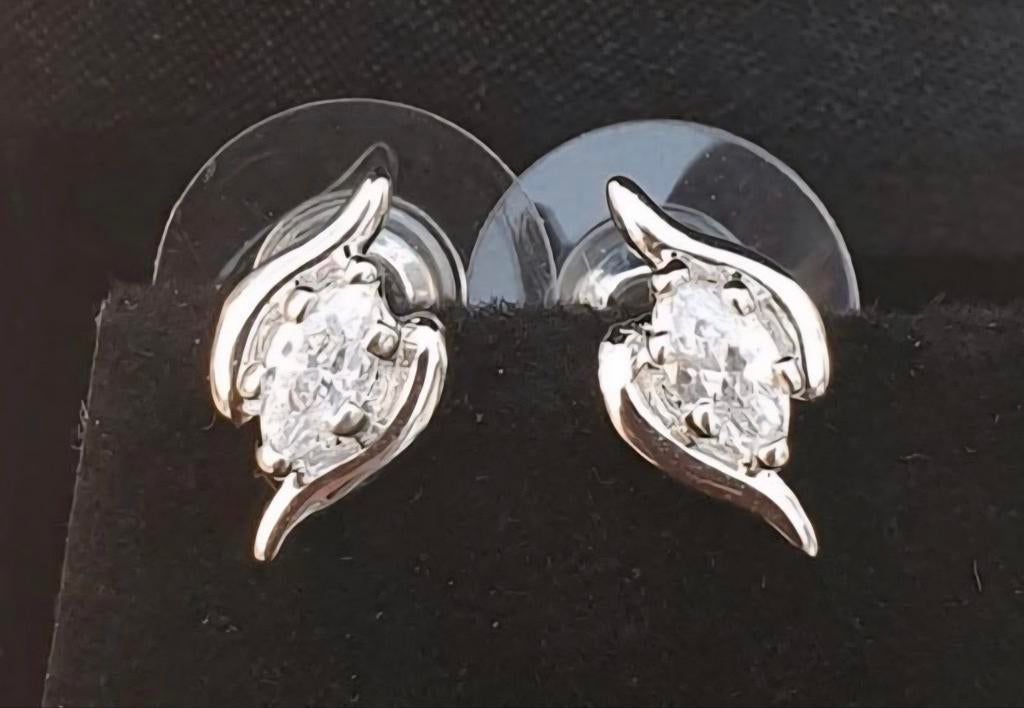 Elegante zilveren oorbellen bezet met fonkelende strass stee, Sieraden, Tassen en Uiterlijk, Oorbellen, Nieuw, Ophalen of Verzenden