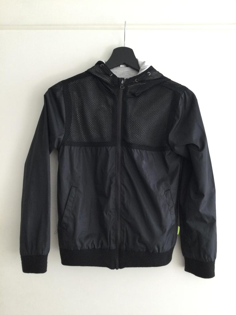 Leuke zwarte zomerjas (maat 146/152), Kinderen en Baby's, Kinderkleding | Maat 146, Ophalen of Verzenden, Zo goed als nieuw, Jongen