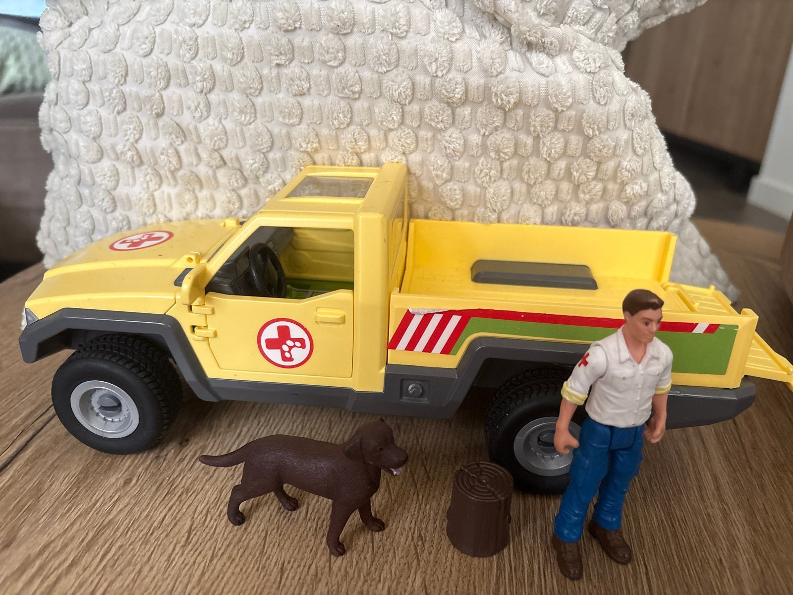 Schleich ambulance pick-up met figuur en hond, Ophalen, Gebruikt