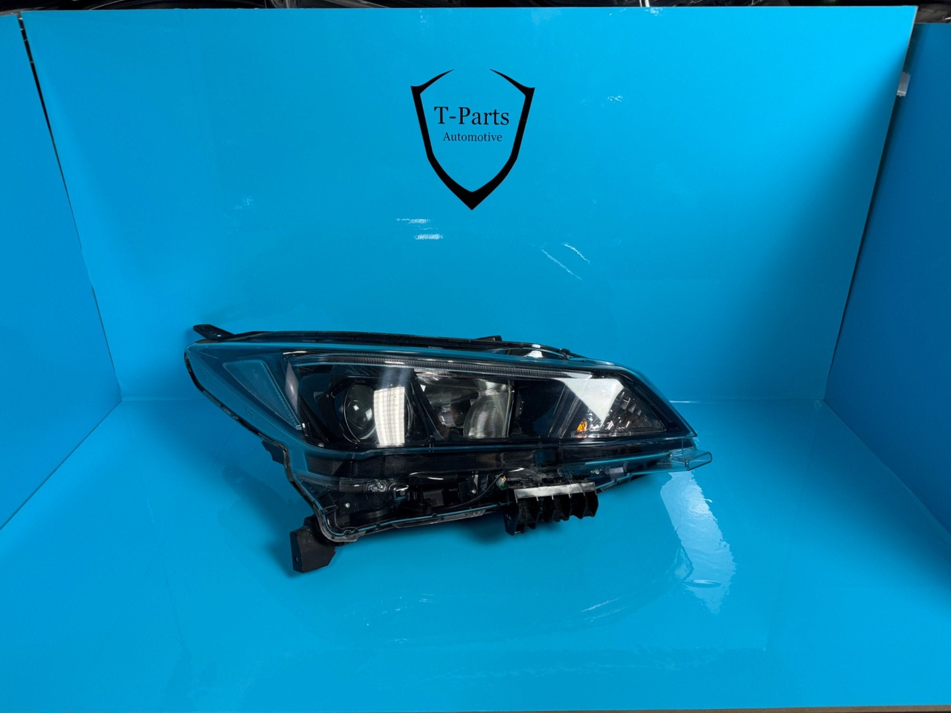 nissan leaf koplamp rechts 260105SH0A, Takashima 1-chome 1-1
220-8686  Yokohama, Ophalen of Verzenden, NISSAN_SR@mail.nissan.co.jp