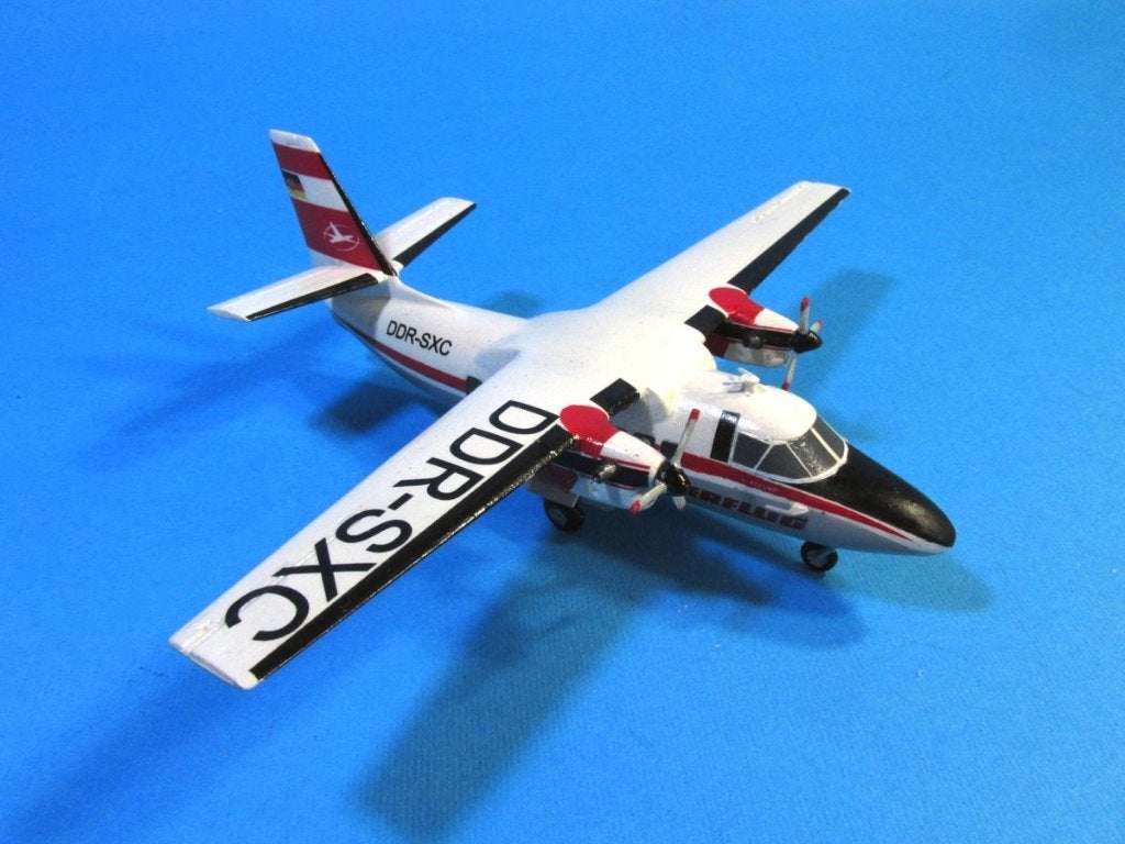 HO Turbolet L410 , schaal 1:100 Nu-Bee Passagiersvliegtuig, Ophalen of Verzenden, Nieuw, 1:72 tot 1:144, Overige merken