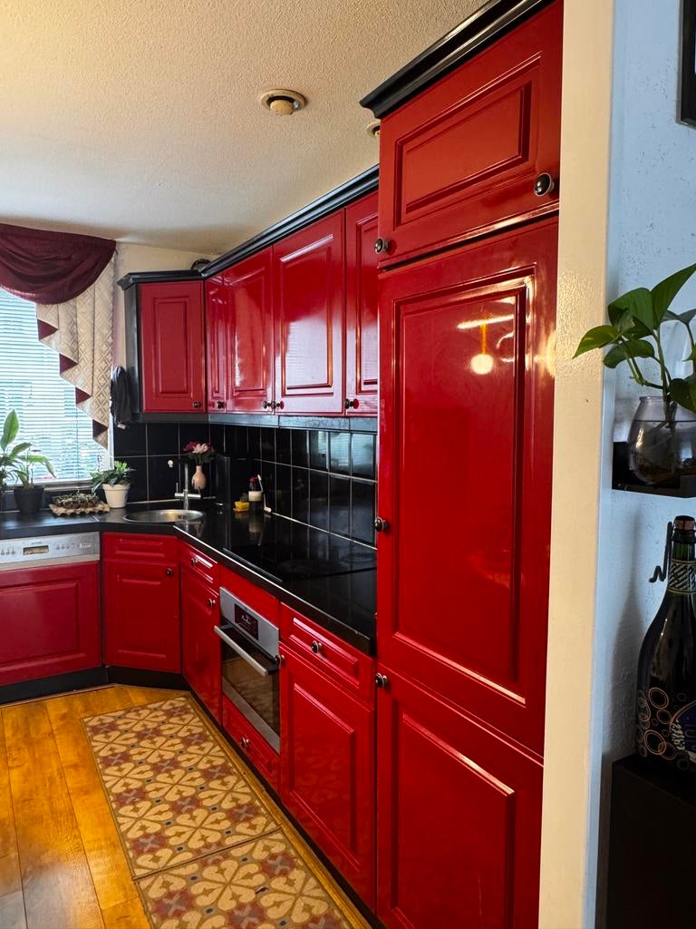 Rode keuken inclusief koelkast, inductie en vaatwasser, Huis en Inrichting, Keuken | Complete keukens, Gebruikt, Overige materialen