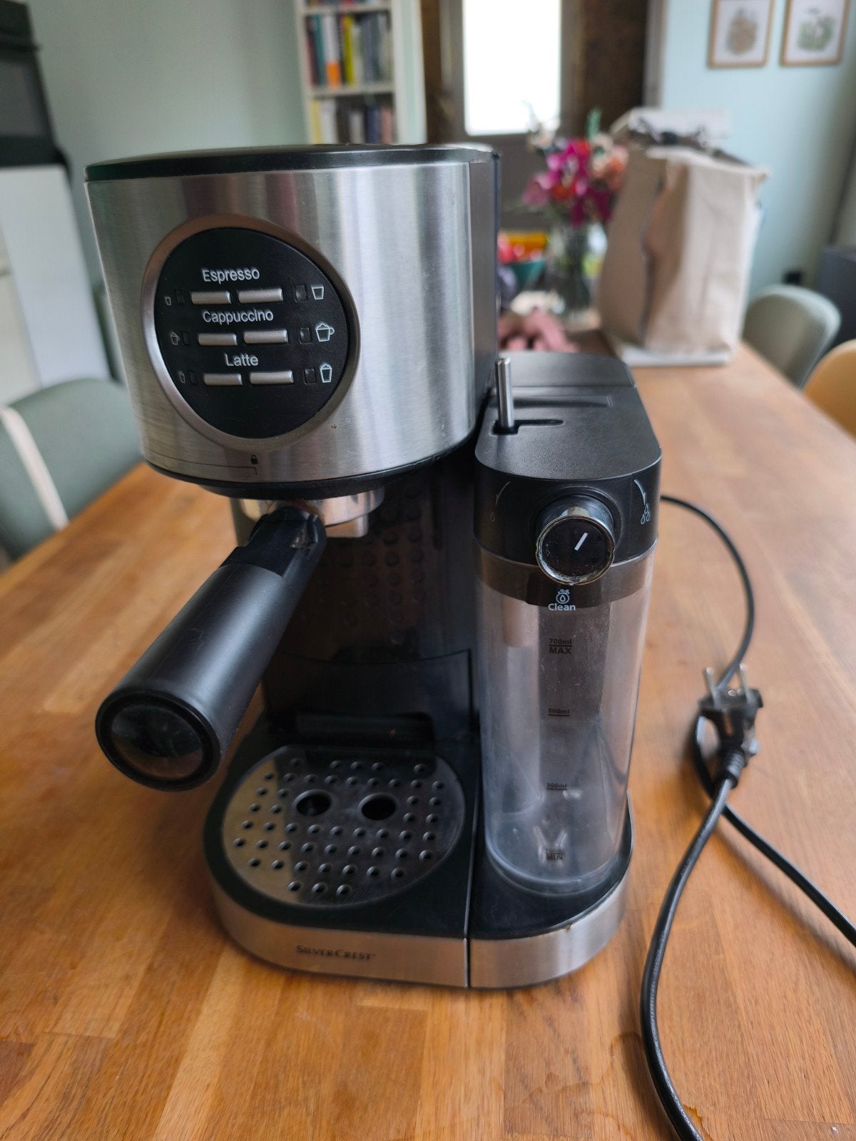 Silvercrest koffiezetapparaat - Espresso, Cappuccino, Latte, Afneembaar waterreservoir, Gebruikt, Koffiemachine, Gemalen koffie